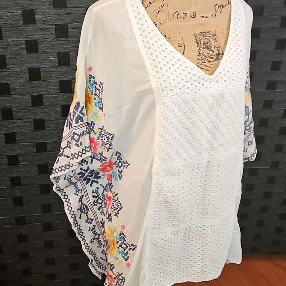 Johnny Was Embroidered White Floral Oversized Women's Top Size Medium - Picture 5 of 11
